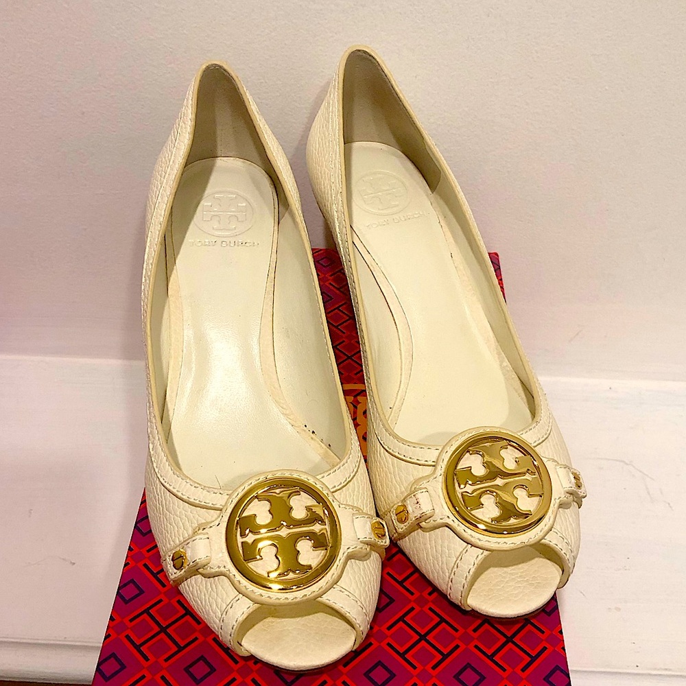 Tory Burch 10.5 Leticia 65mm Open Toe Wedge Ivory Tumbled Leather 12148409